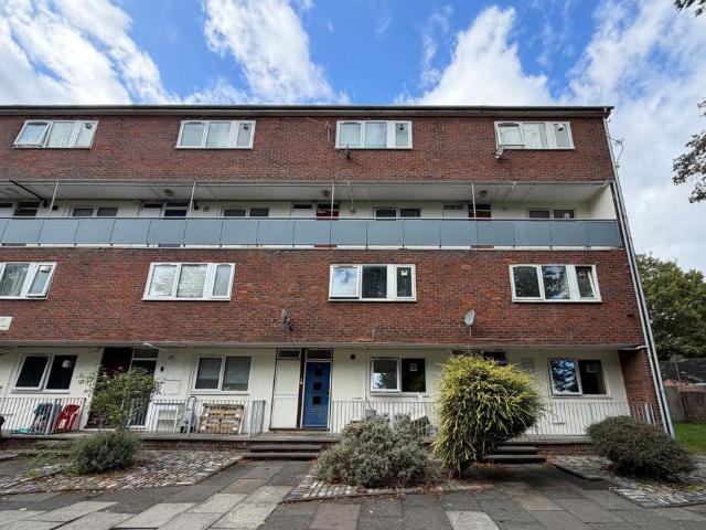 Flat for sale in London Borough of Lambeth, Greater London