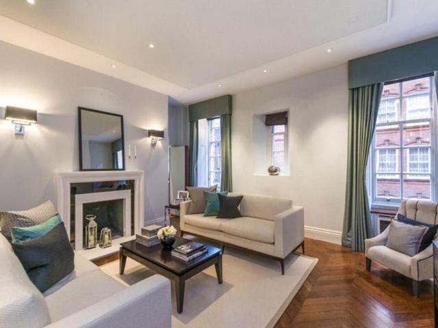 Flat for sale in Knightsbridge, Greater London