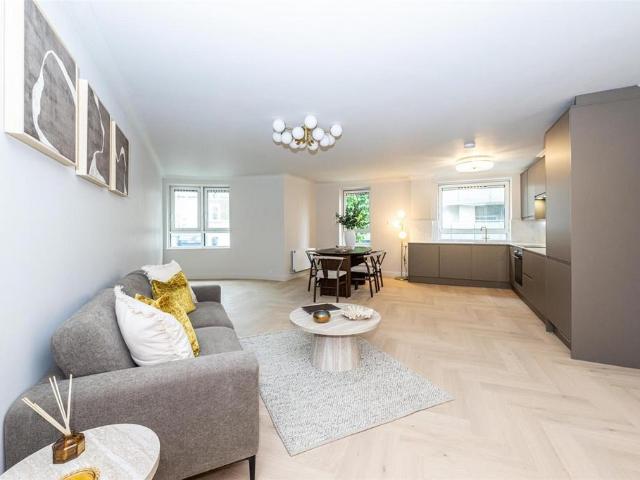 Flat for sale in Maida Vale, Greater London