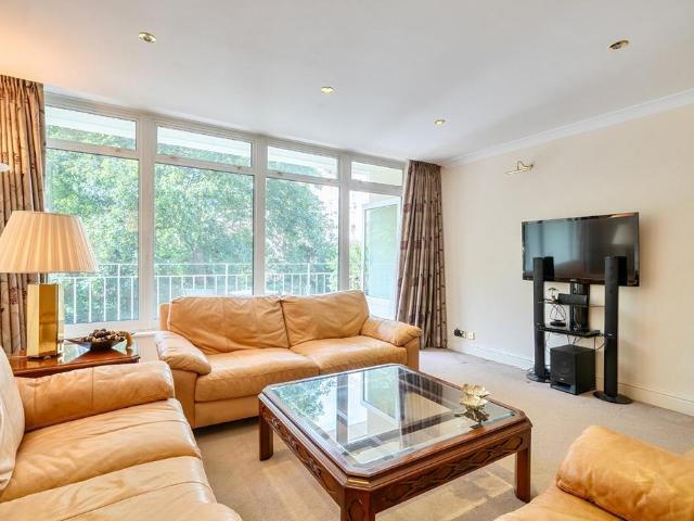 Flat for sale in City of Westminster, Greater London