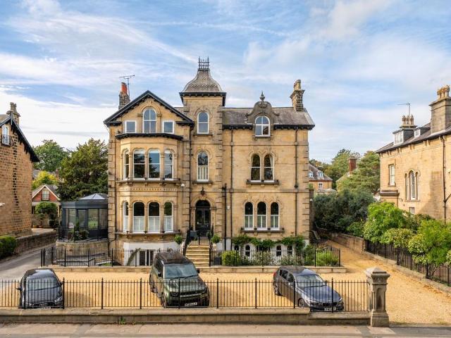 Flat for sale in Low Harrogate, Harrogate