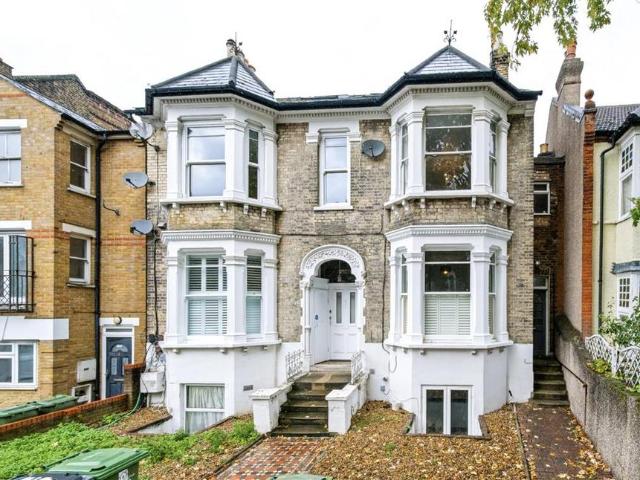 Flat for sale in London Borough of Lambeth, Greater London