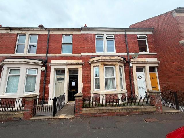 Flat for sale in Bensham, Tyne And Wear