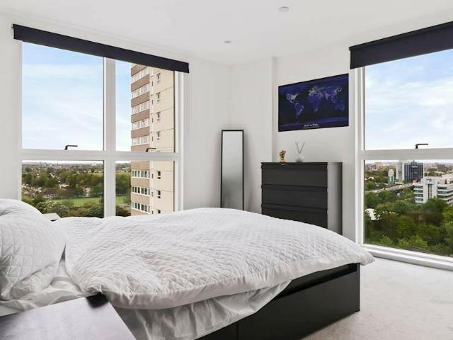 Flat for sale in London Borough of Hounslow, Strand
