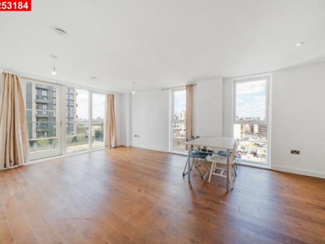 Flat for sale in Greenwich Town Centre, Greater London