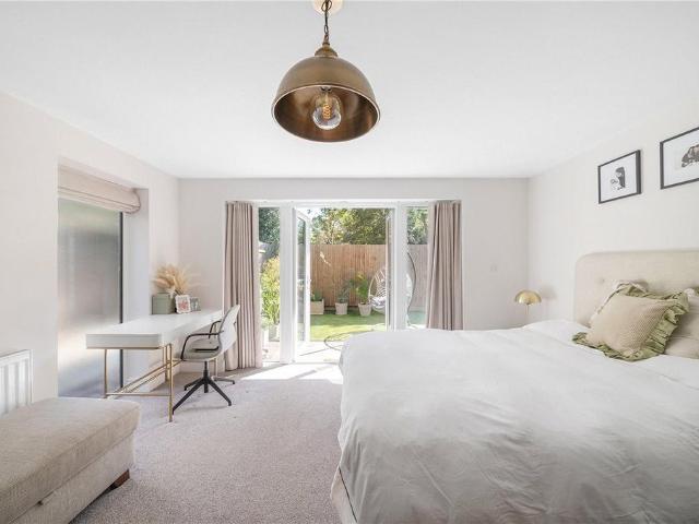 Flat for sale in Tulse Hill, Greater London