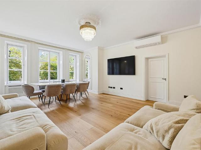 Flat for sale in City of Westminster, Greater London