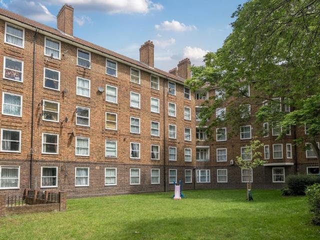 Flat for sale in Loughborough Junction, Greater London