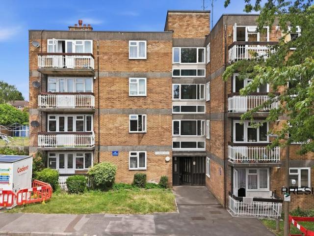 Flat for sale in Epping, Essex
