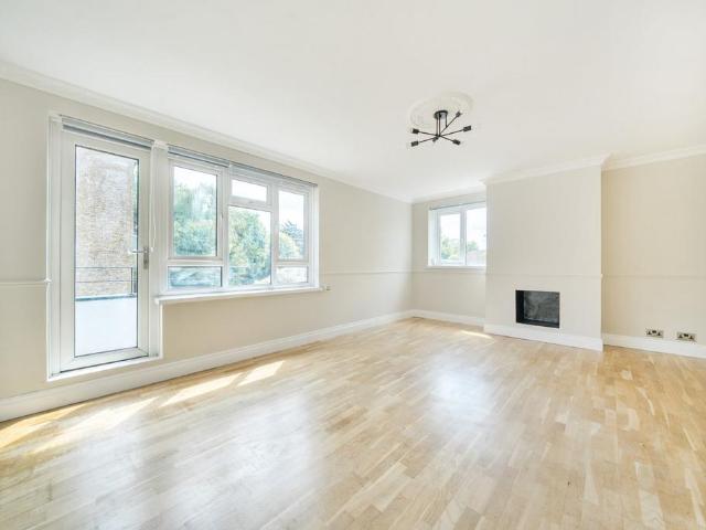Flat for sale in London Borough of Lewisham, Blackheath