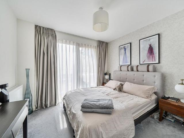 Flat for sale in Golders Green, Greater London