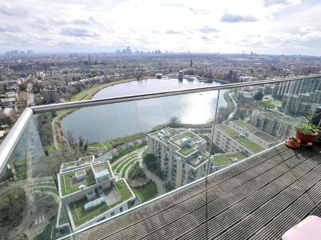 Flat for sale in Woodberry Down, Greater London