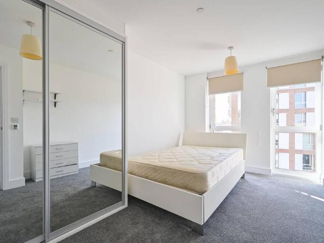 Flat for sale in Bromley-by-Bow, Bow