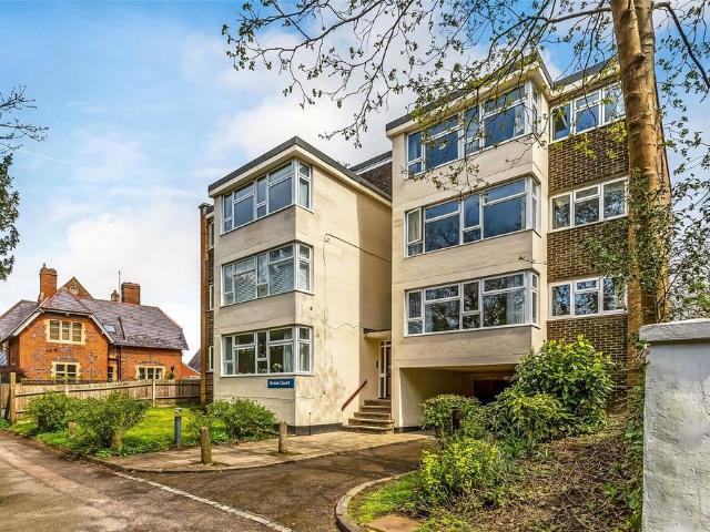 Flat for sale in Tower Hill, Pachesham Park