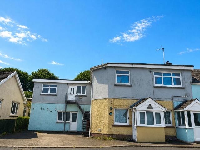 Flat for sale in Kilgetty, Wales