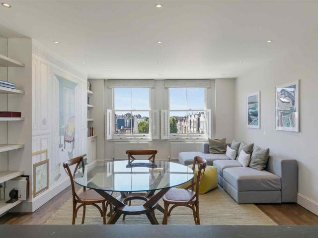 Flat for sale in Fulham, Greater London