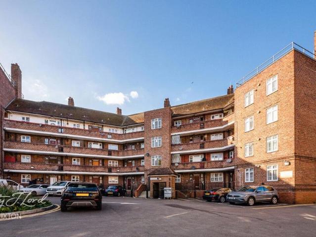 Flat for sale in Brixton, Greater London