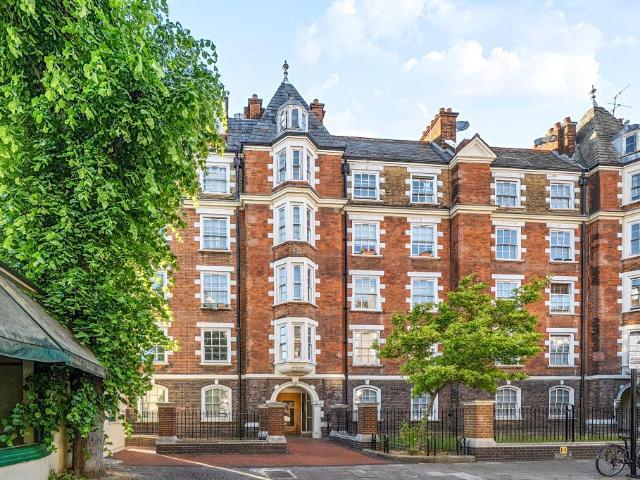 Flat for sale in St. John's Wood, Greater London