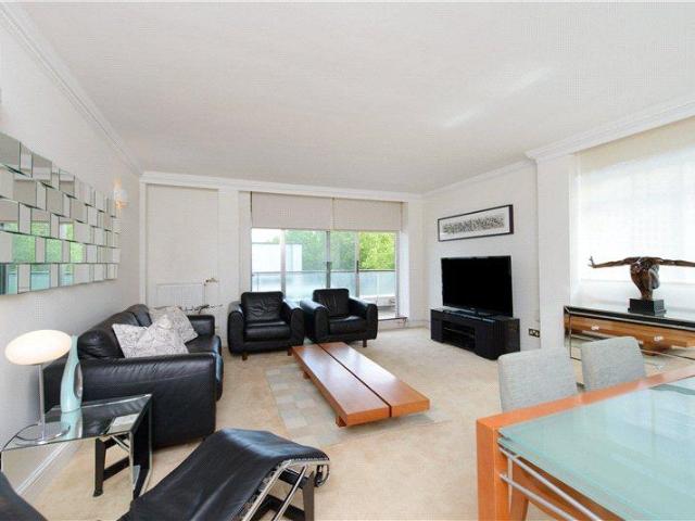 Flat for sale in St. John's Wood, Greater London