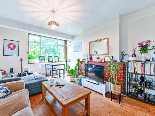 Flat for sale in Highbury, Greater London