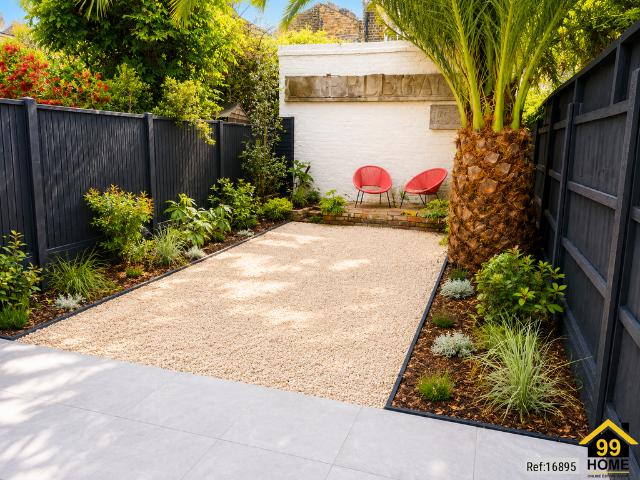 Flat for sale in Mile End, Greater London