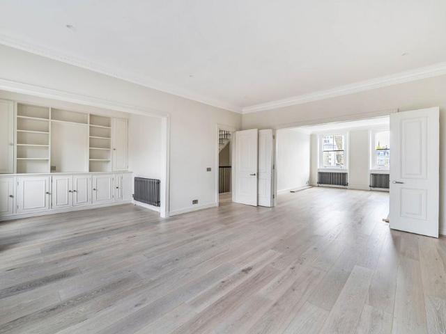 Flat for sale in The Boltons, Greater London