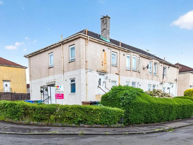 Flat for sale in Carntyne, Scotland