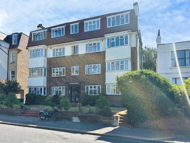 Flat for sale in Surbiton, Greater London