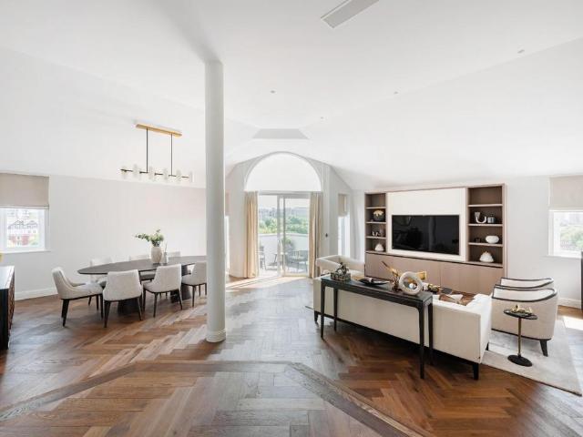 Flat for sale in Paddington, Greater London