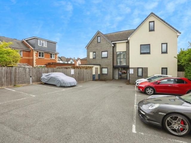 Flat for sale in Charlotteville, Westborough
