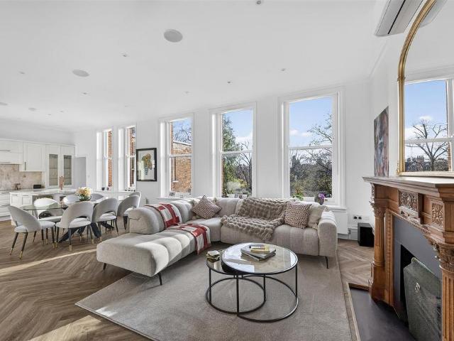 Flat for sale in West Hampstead, Greater London