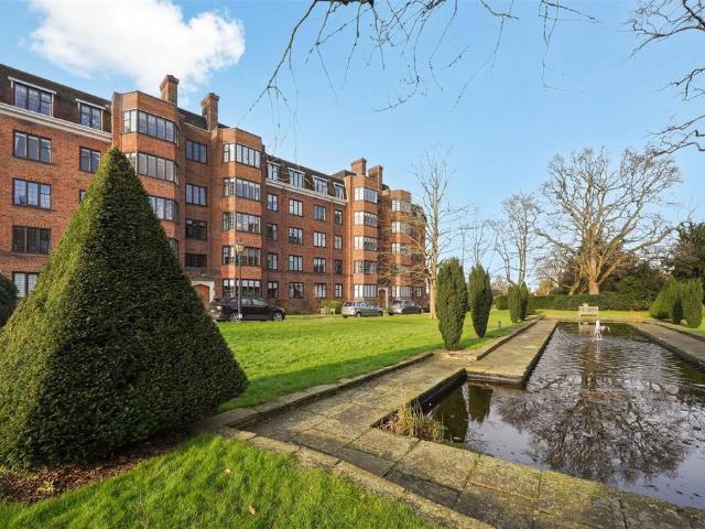 Flat for sale in Putney, Greater London