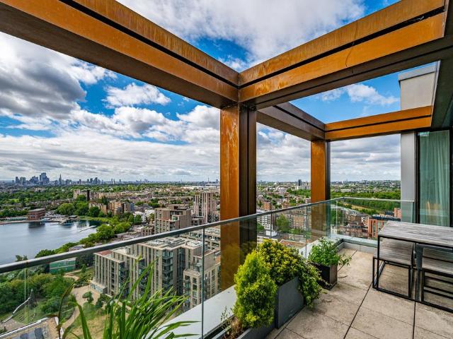 Flat for sale in Woodberry Down, Greater London