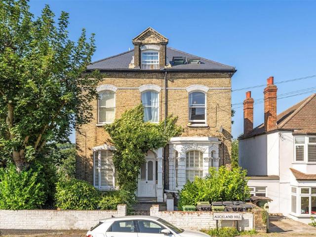 Flat for sale in West Dulwich, Greater London