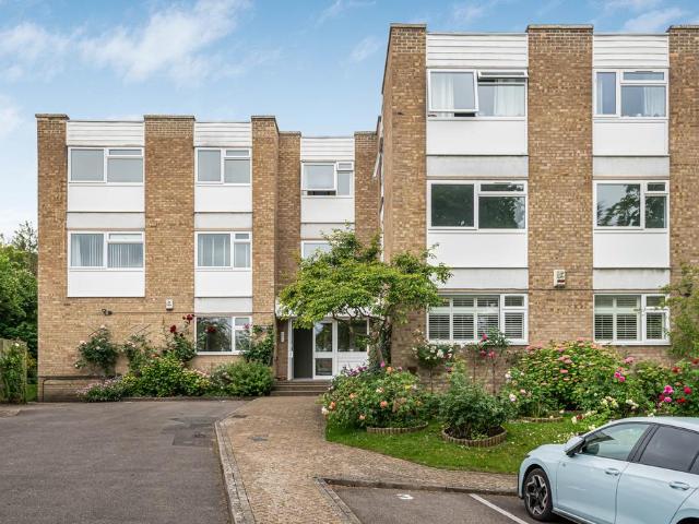 Flat for sale in Ashlyns Estate, Pouchen End