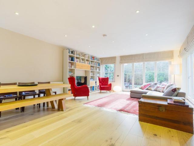 Flat for sale in Kensal Town, Greater London