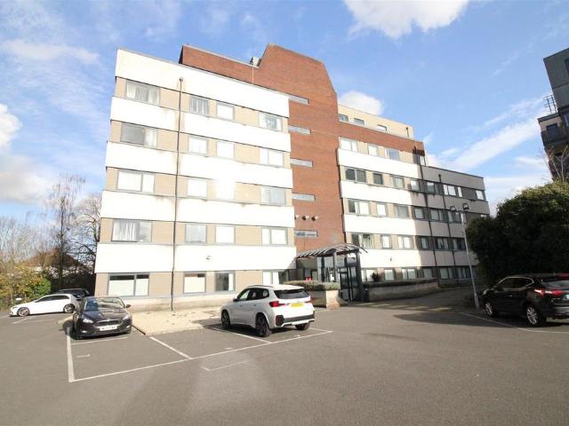 Flat for sale in Hayes, Greater London