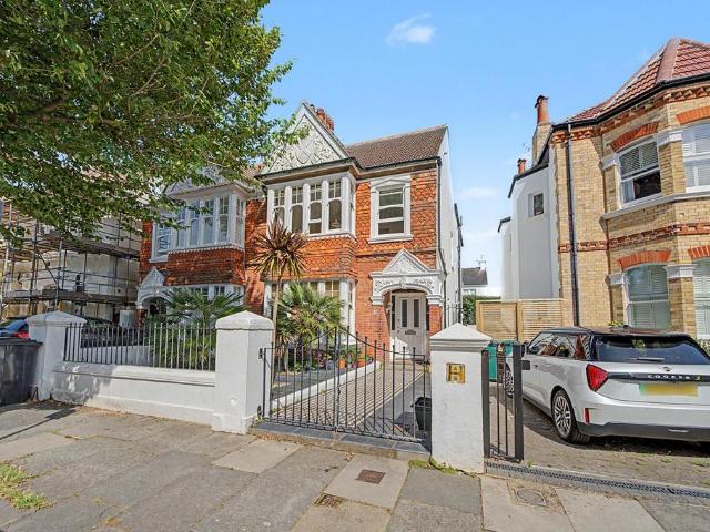 Flat for sale in Aldrington