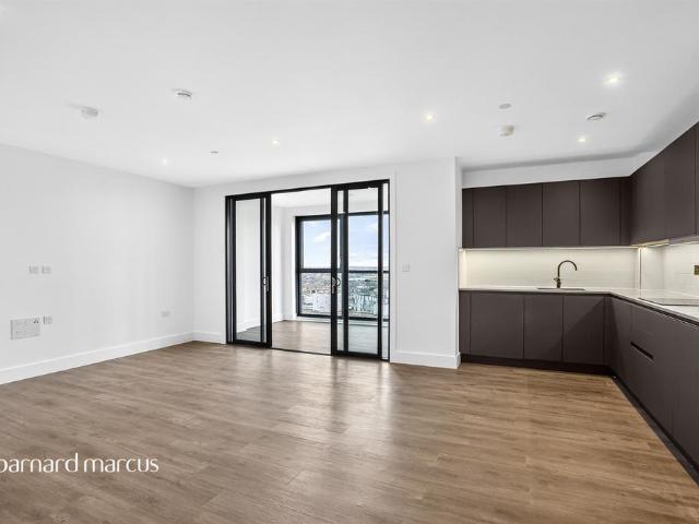 Flat for sale in London Borough of Croydon, Greater London