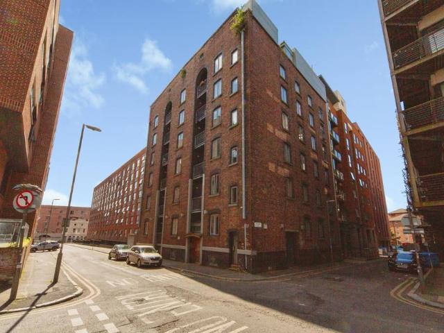 Flat for sale in Chinatown, Calderstones