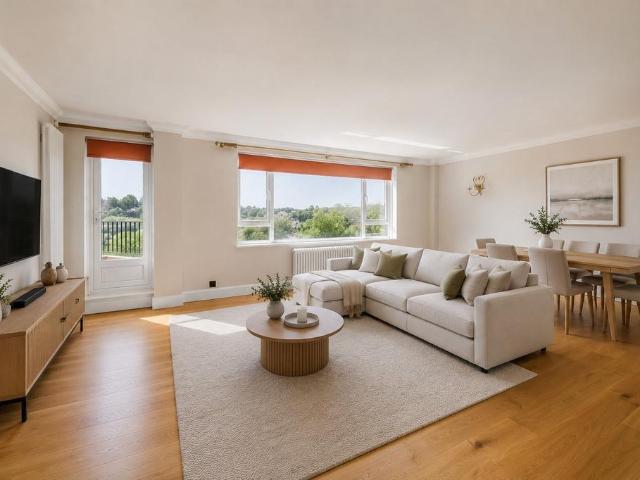 Flat for sale in Southfields, Greater London