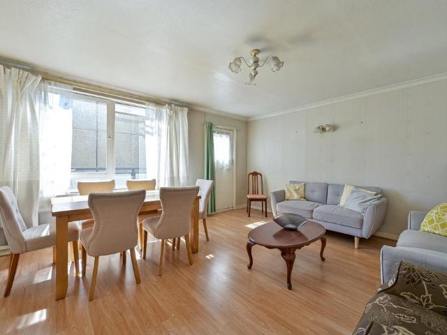 Flat for sale in Putney, Greater London