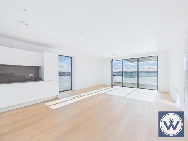 Flat for sale in Silvertown, Greater London