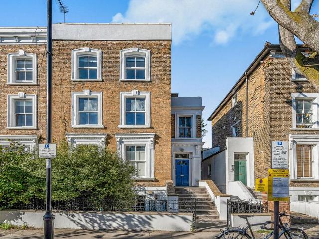 Flat for sale in Islington, Greater London