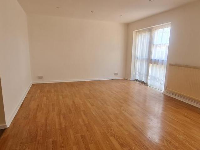 Flat for sale in London Borough of Ealing, Greater London