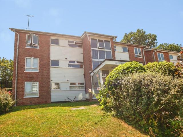 Flat for sale in Lucastes, Perryfields