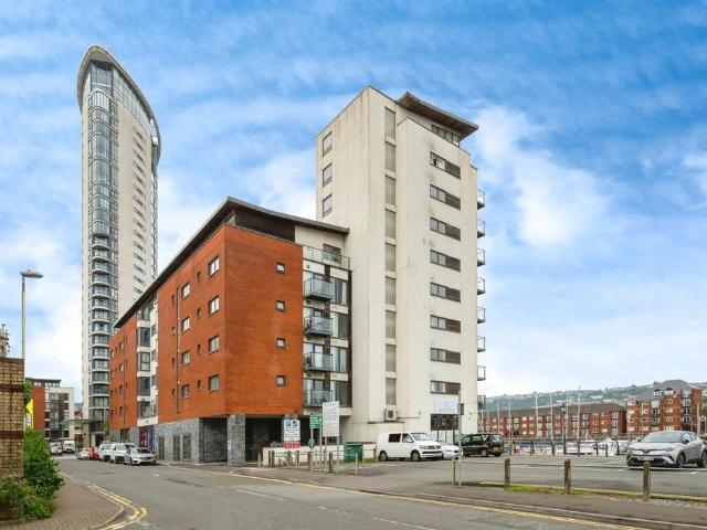 Flat for sale in Nangreaves, Wales