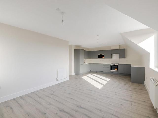 Flat for sale in London Borough of Croydon, Greater London