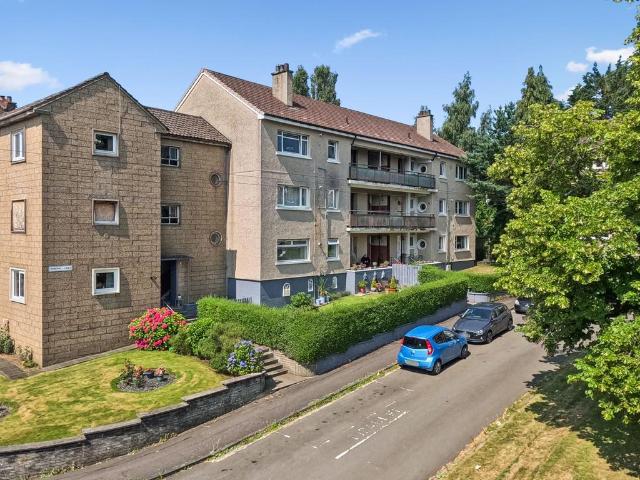 Flat for sale in Mansewood, Scotland