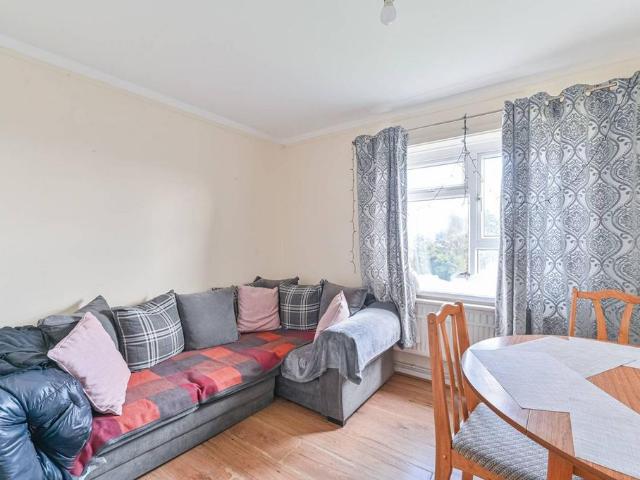 Flat for sale in London Borough of Croydon, South Norwood